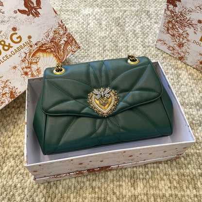 Classic and fashionable versatile crossbody bag 1024011004