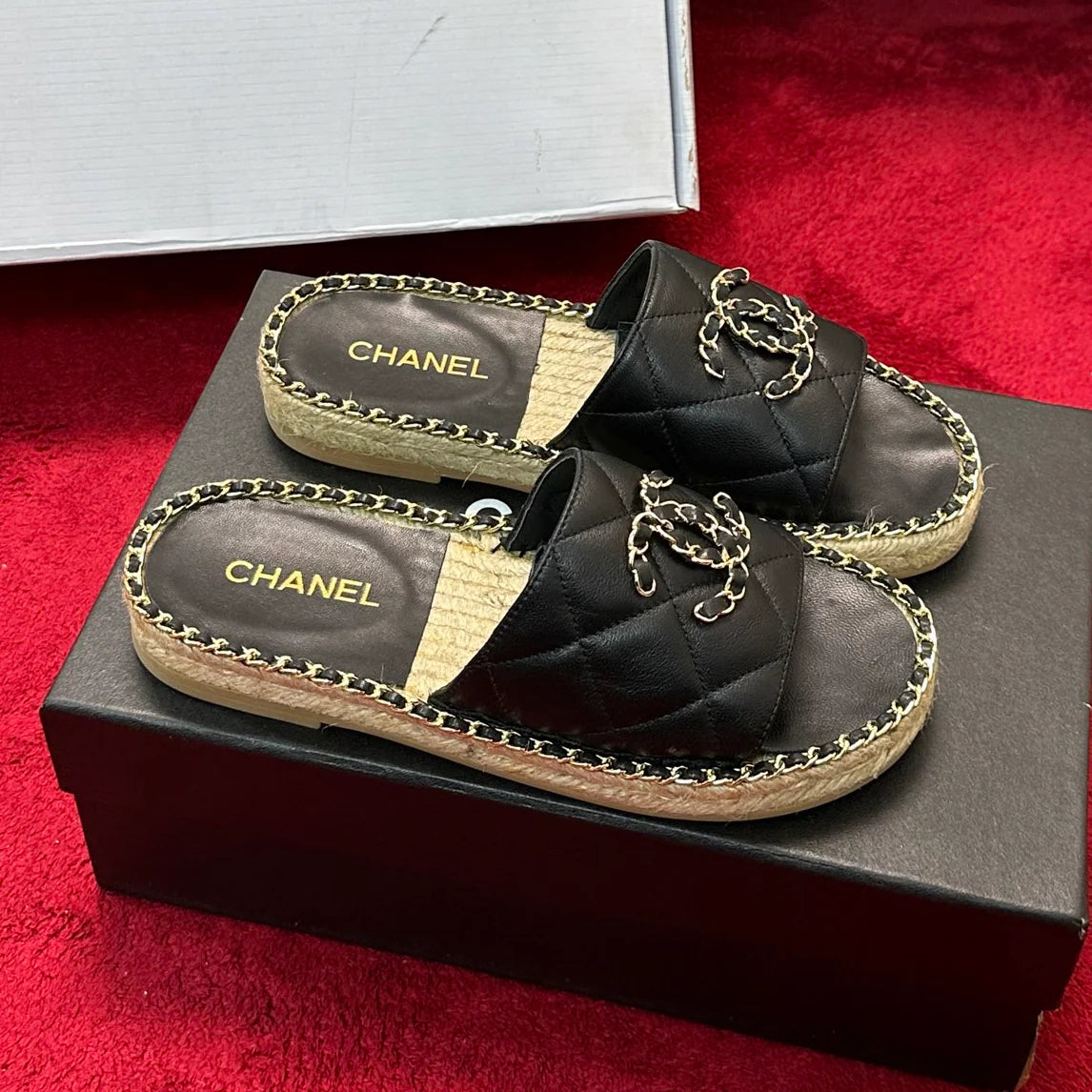 Luxury New Chain Flat Slippers 1025031912