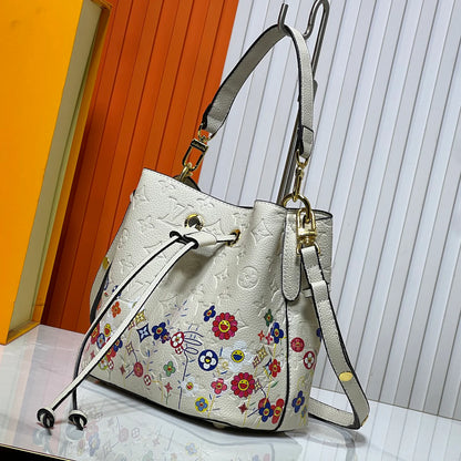 L Co-branded Bucket Bag 1025061708