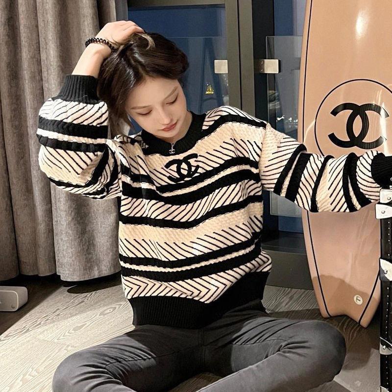 Black White Contrast Striped Knitted Sweater 0823112302