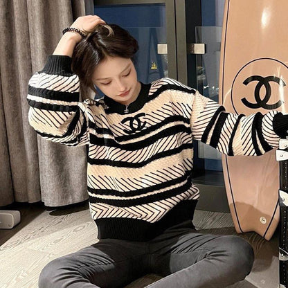 Black White Contrast Striped Knitted Sweater 0823112302