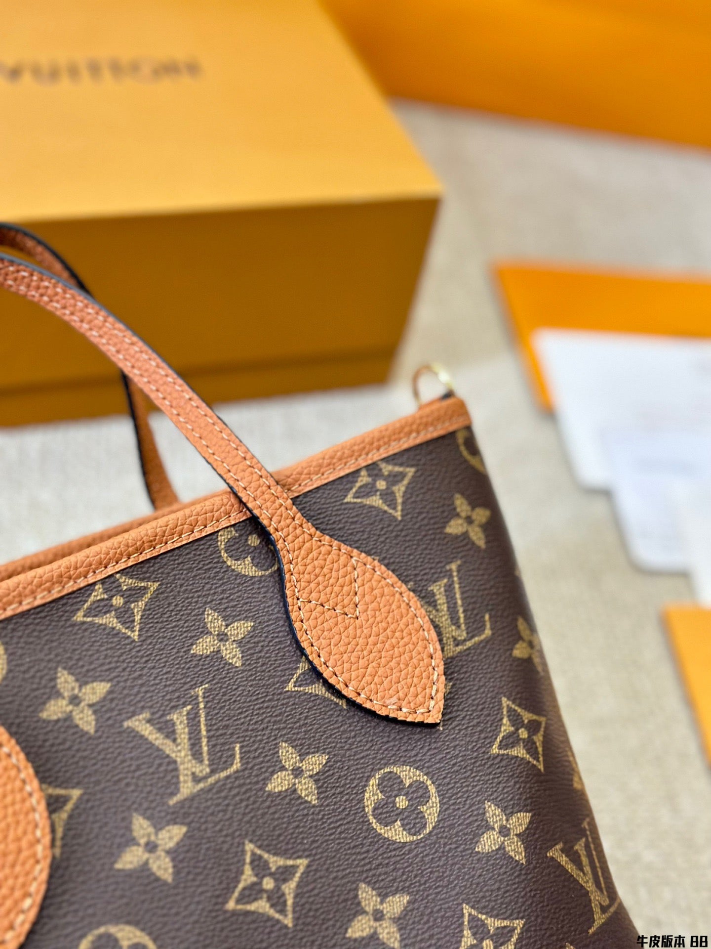 V 24ss new fashion printed handbag 0724101701