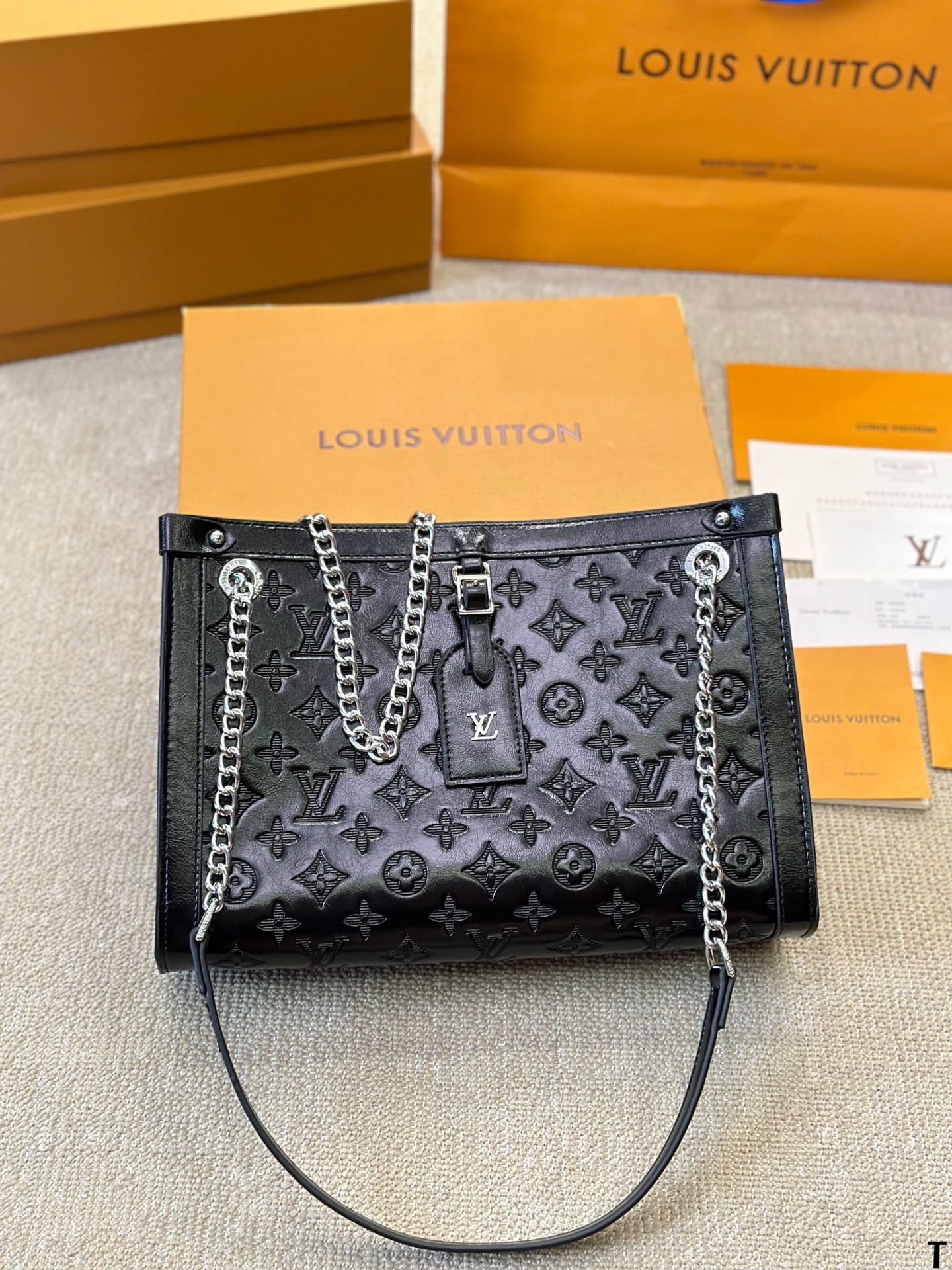 LVV Low Key Tote Bag 0724112601