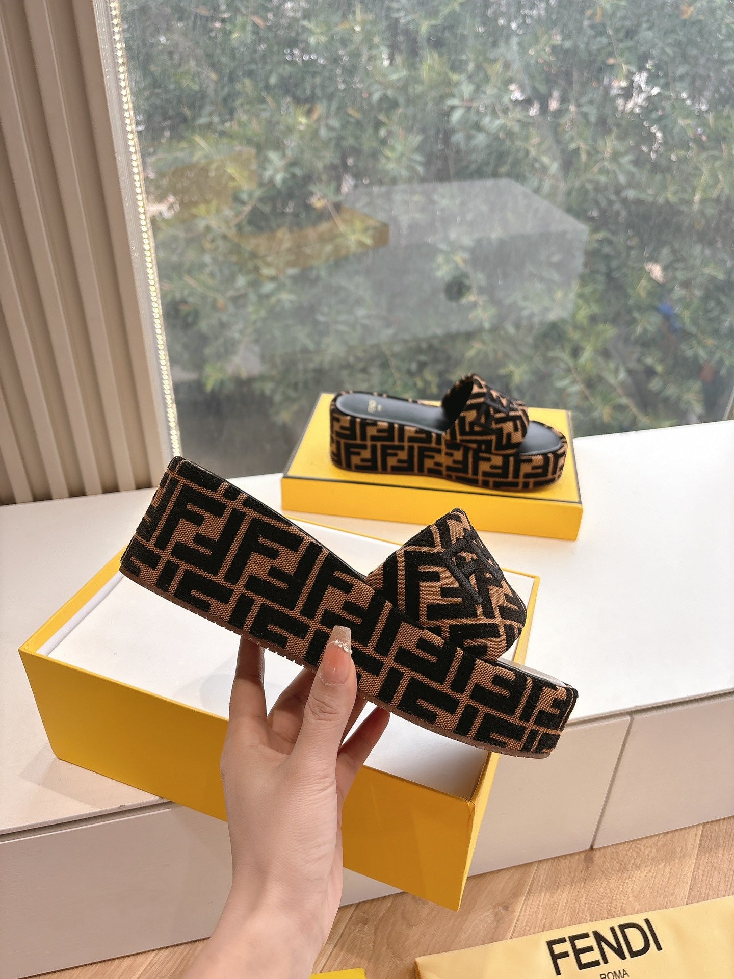 FD Fashion Thick-soled Slippers 0725030503