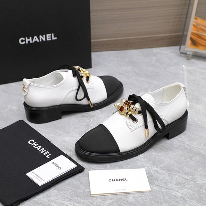 24P new double C pearl gemstone heavy metal buckle leather shoes 0724090504