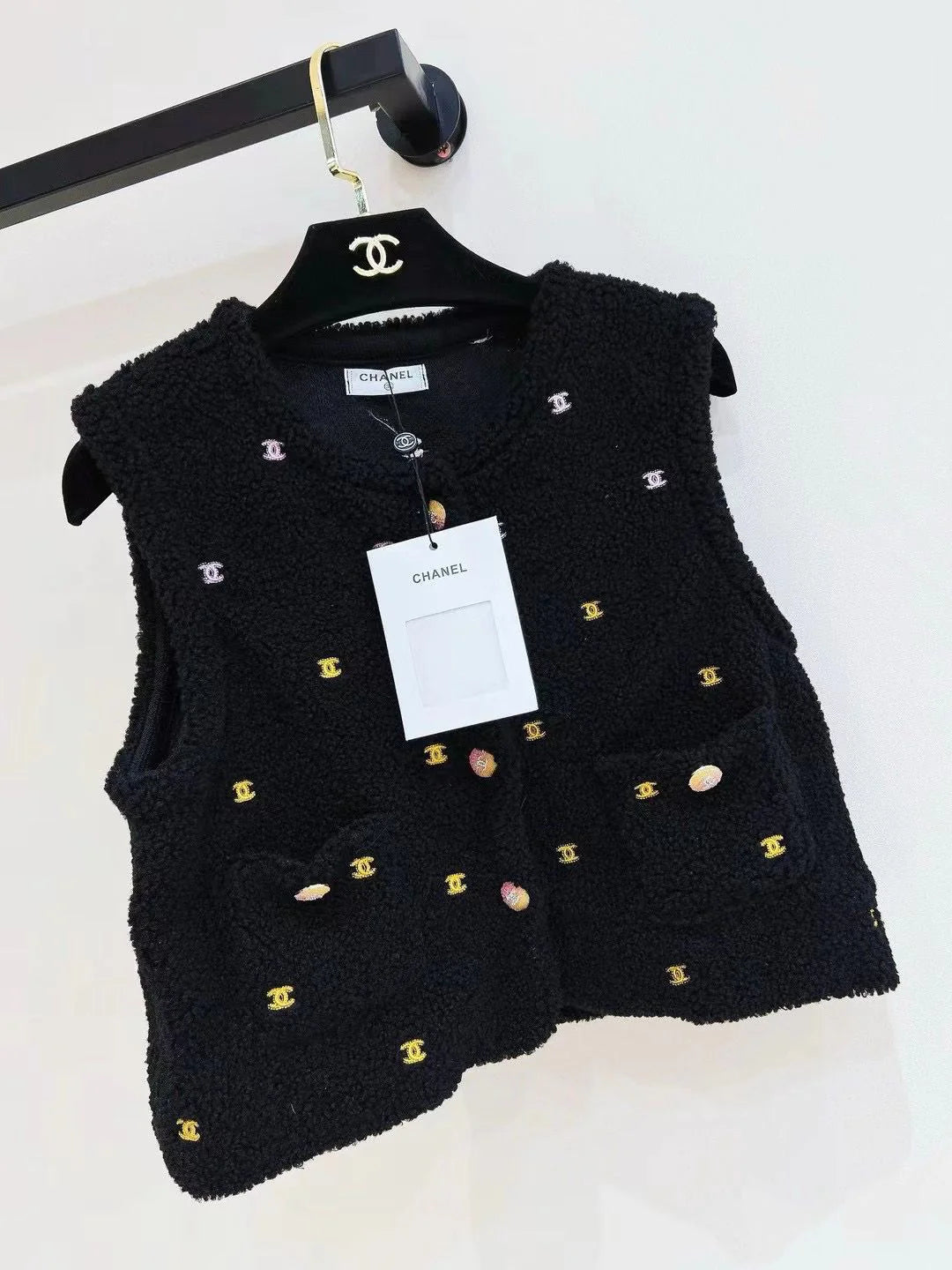 Early Spring New Embroidered Age-reducing Knitted Cardigan Vest Top 1024030710