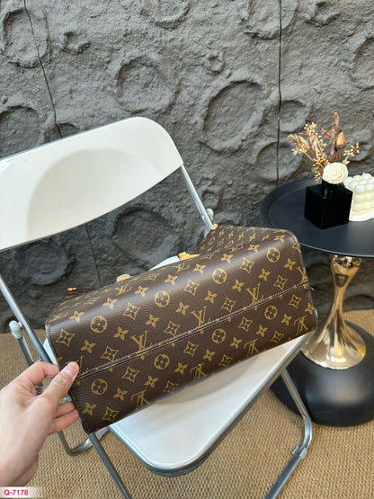 V fashion printed inner red Tote bag 0724082912