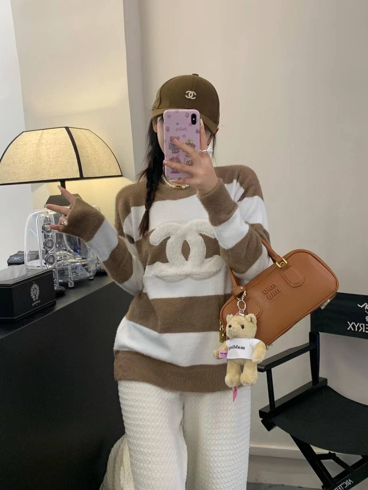 Striped contrast embroidered Double C knitted sweater XC0823092809