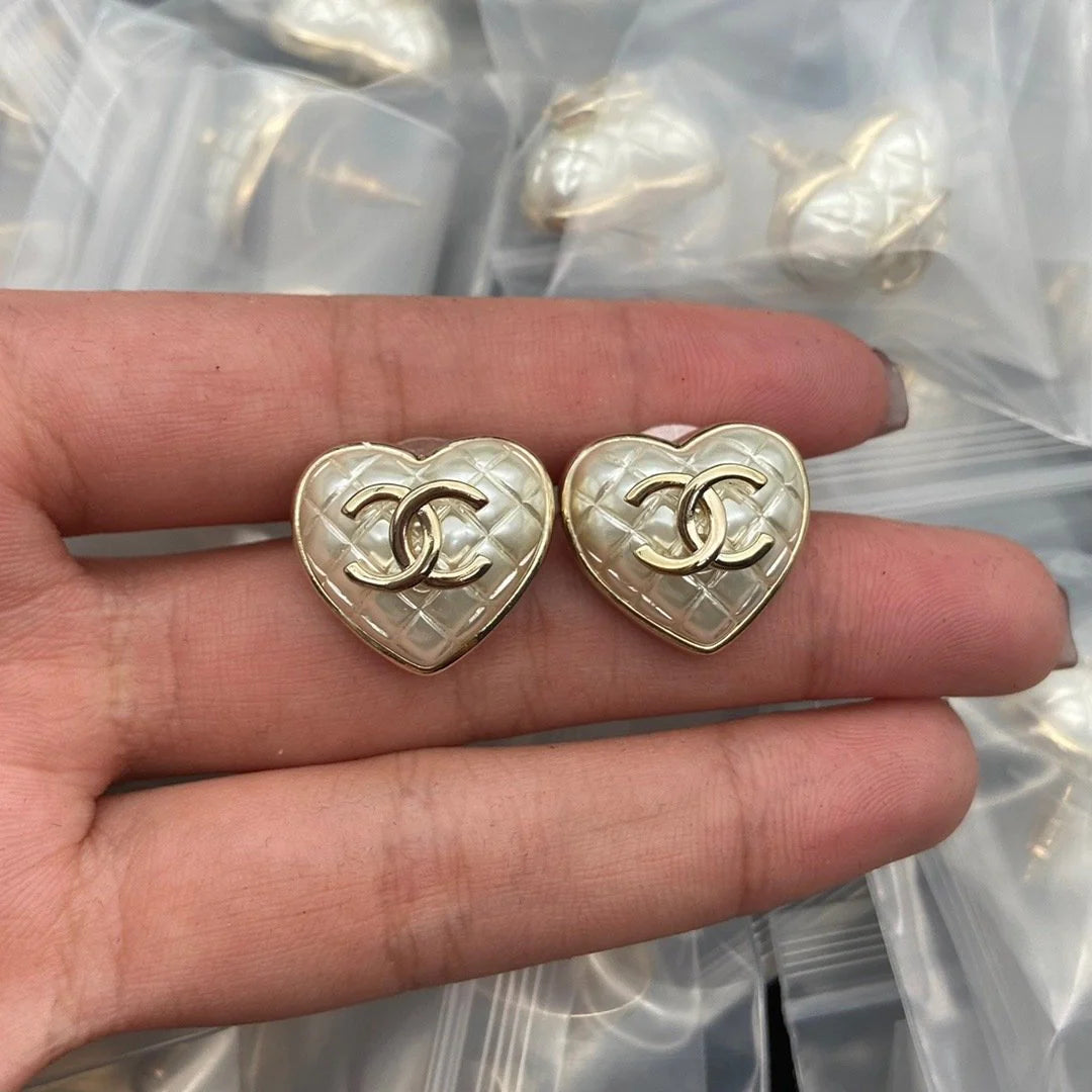 New Enamel Earrings With Heart-shaped Earrings 1024010312
