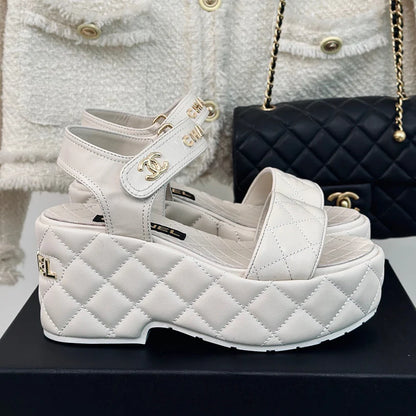 Fashion and versatile thick sole sandals 1024052321