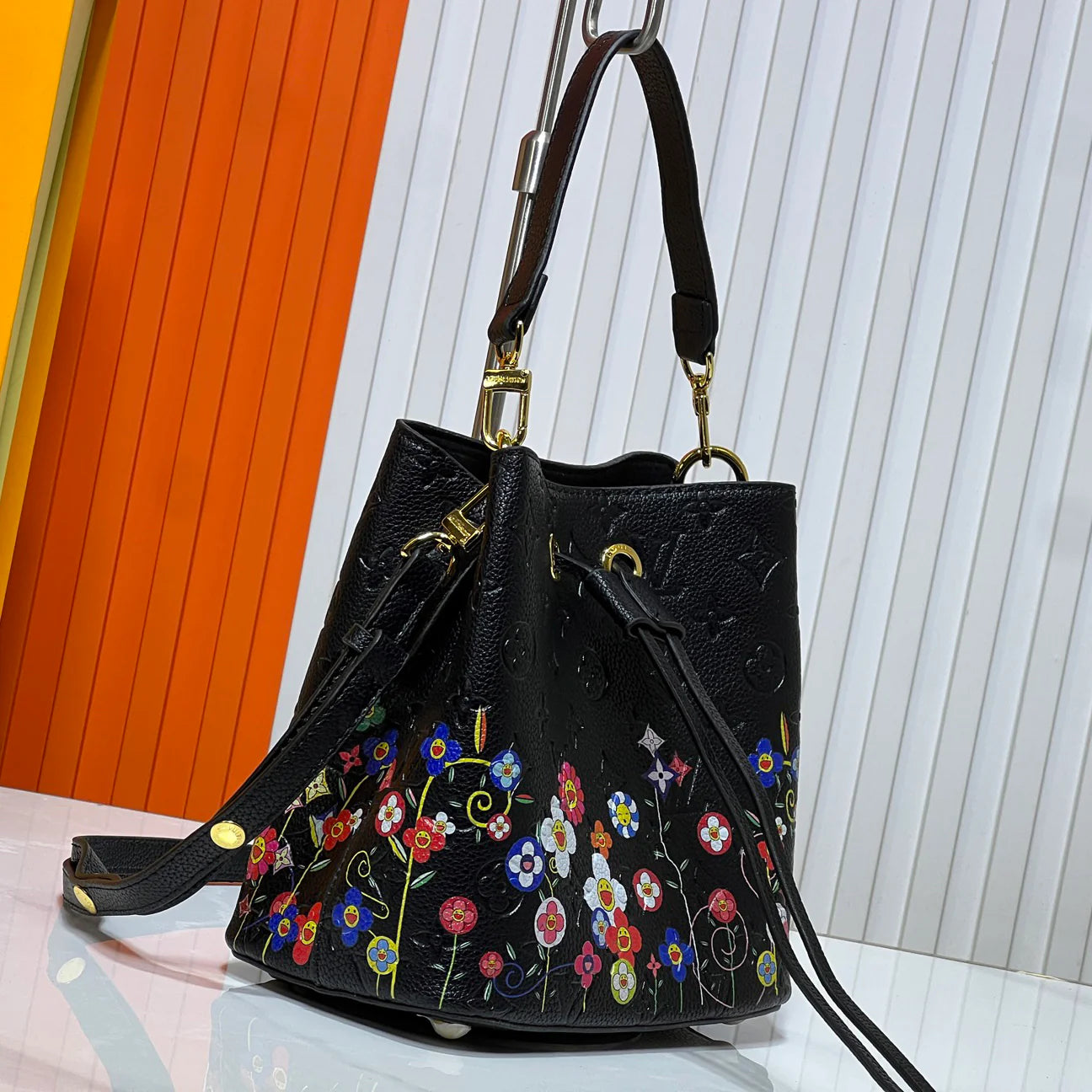 L Co-branded Bucket Bag 1025061708