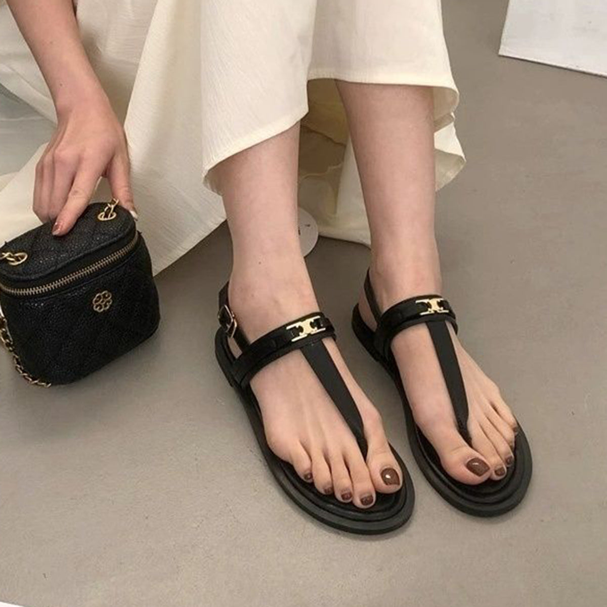 New stylish and minimalist sandals PD10041010