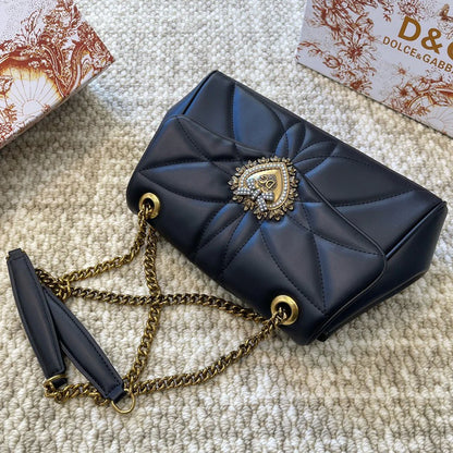 Classic and fashionable versatile crossbody bag 1024011004