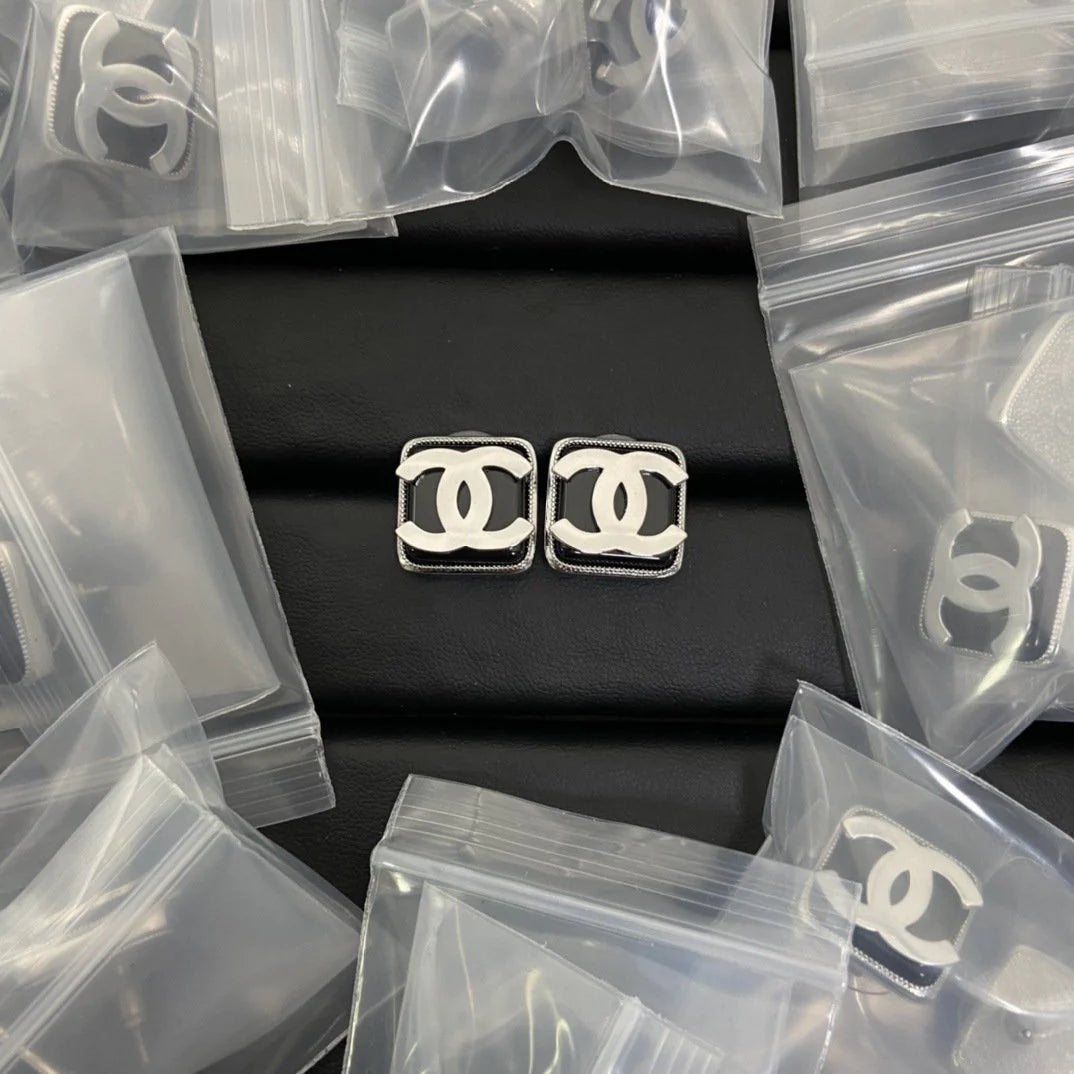 New Enamel Earrings With Heart-shaped Earrings 1024010312