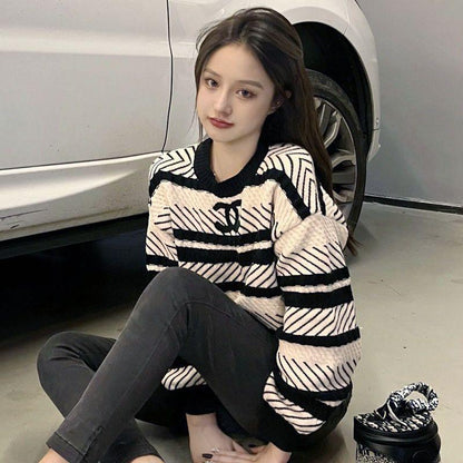 Black White Contrast Striped Knitted Sweater 0823112302
