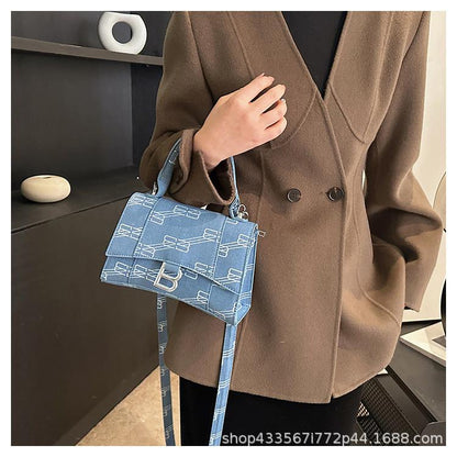 New Fashion Shoulder Bag Retro All-match Portable Small Square Bag 1024041616