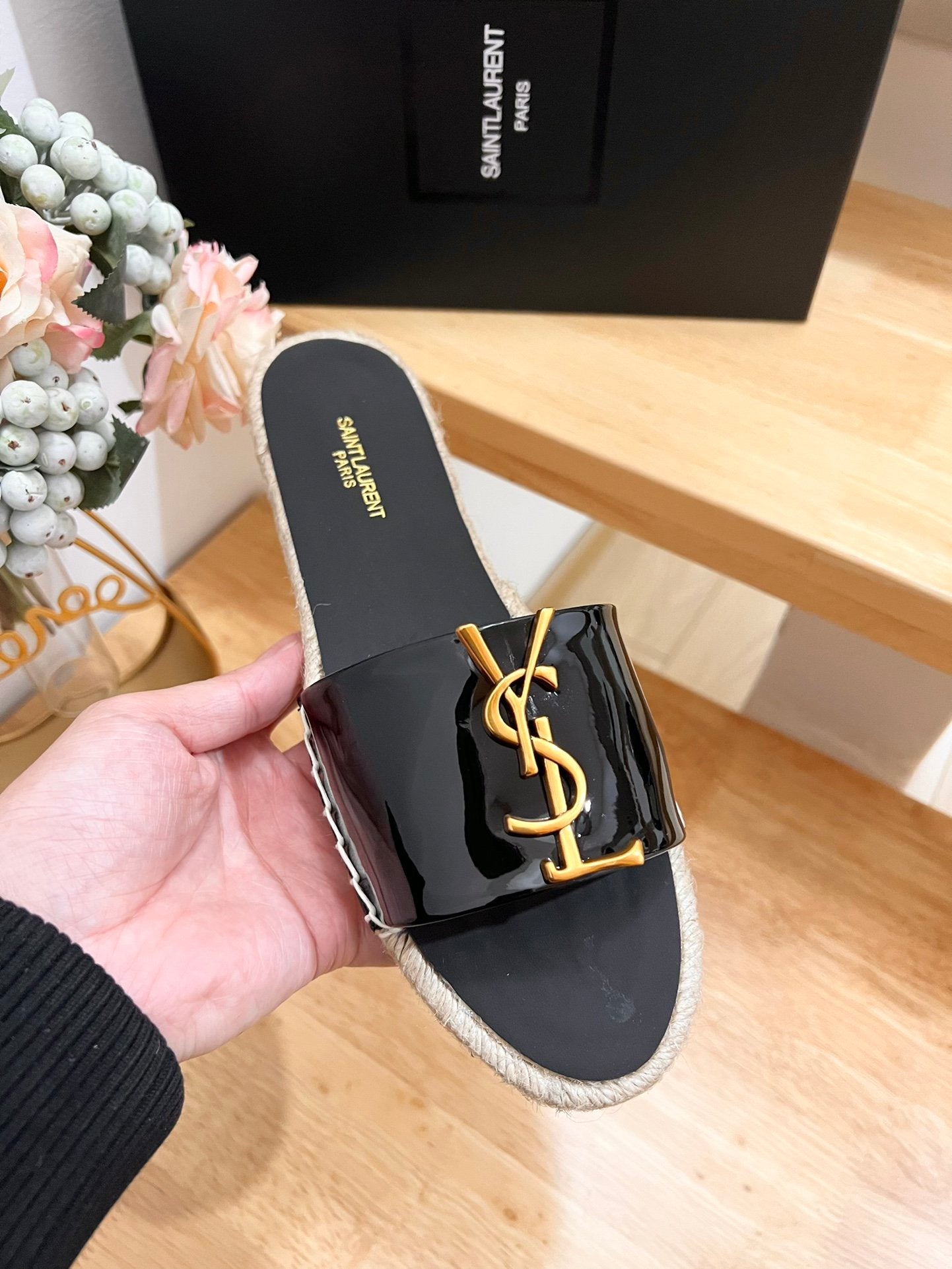 SL Fashionable Patent Leather Gold Letter LOGO Slippers 0724011103