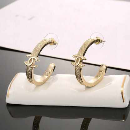 Classic and versatile celebrity stud earrings 1025030502