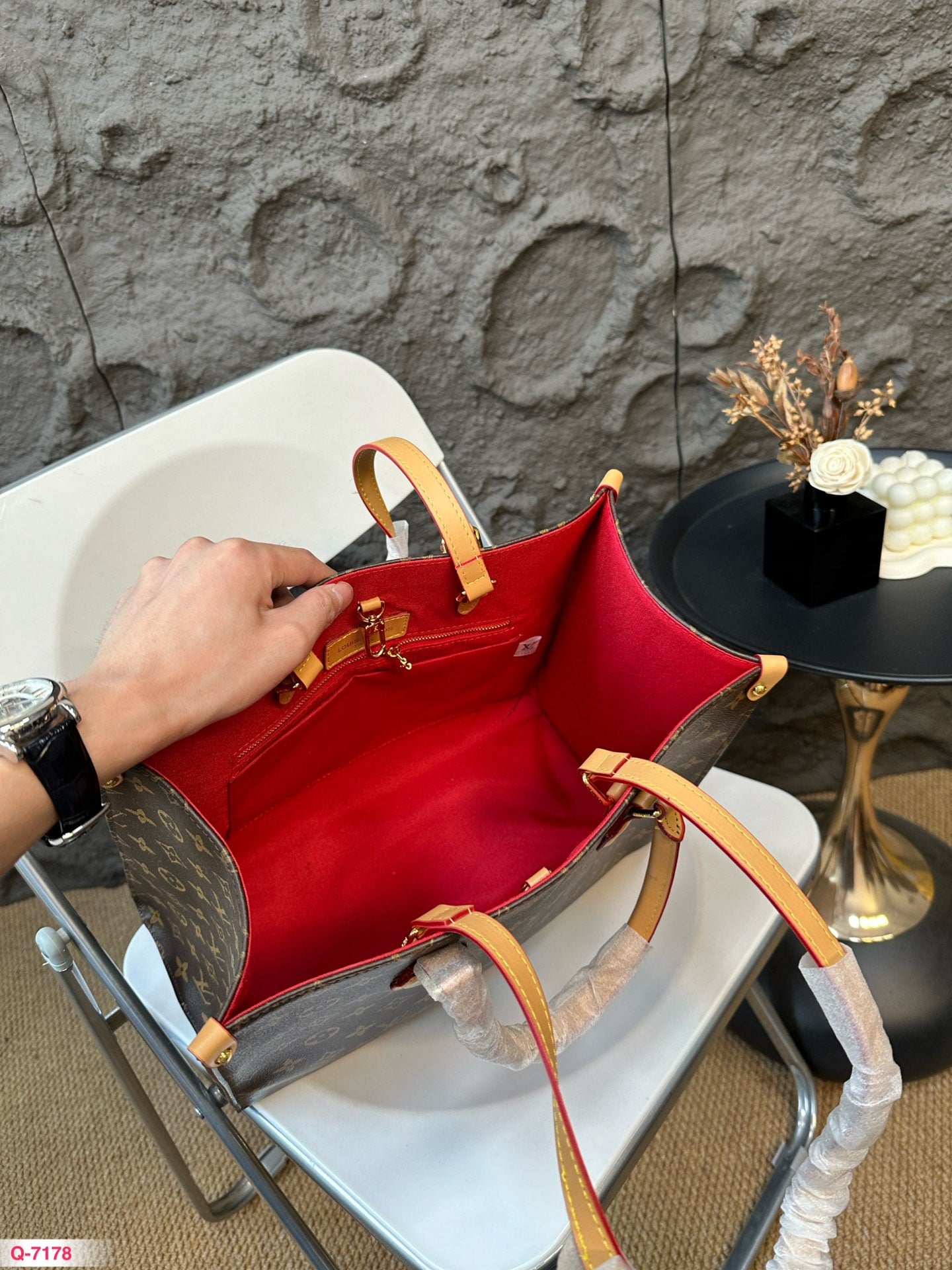 V fashion printed inner red Tote bag 0724082912