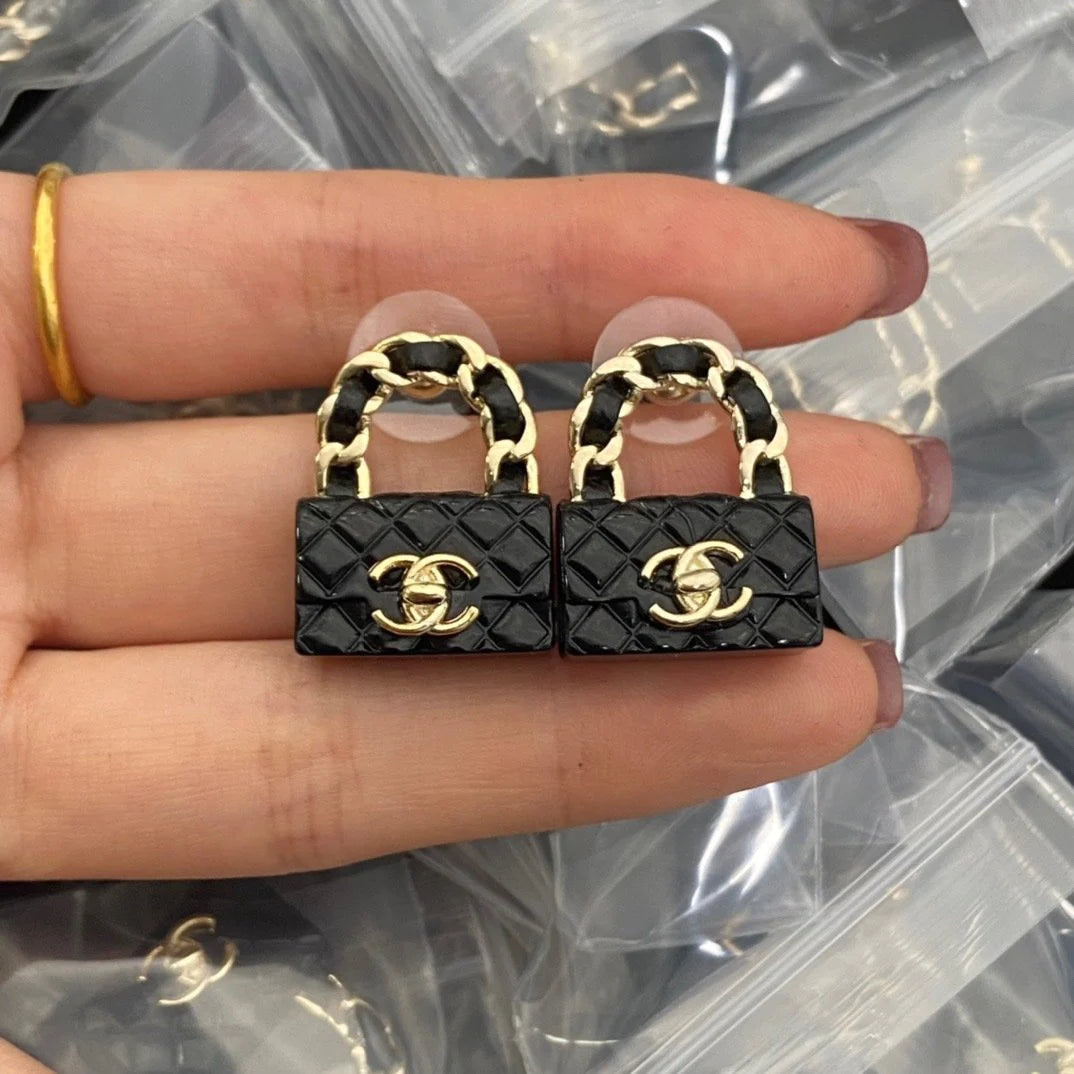 New Enamel Earrings With Heart-shaped Earrings 1024010312