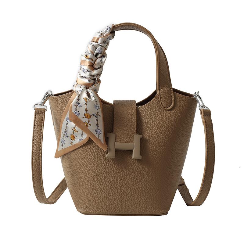 All-match Fashion Portable Messenger Bag 1024041612