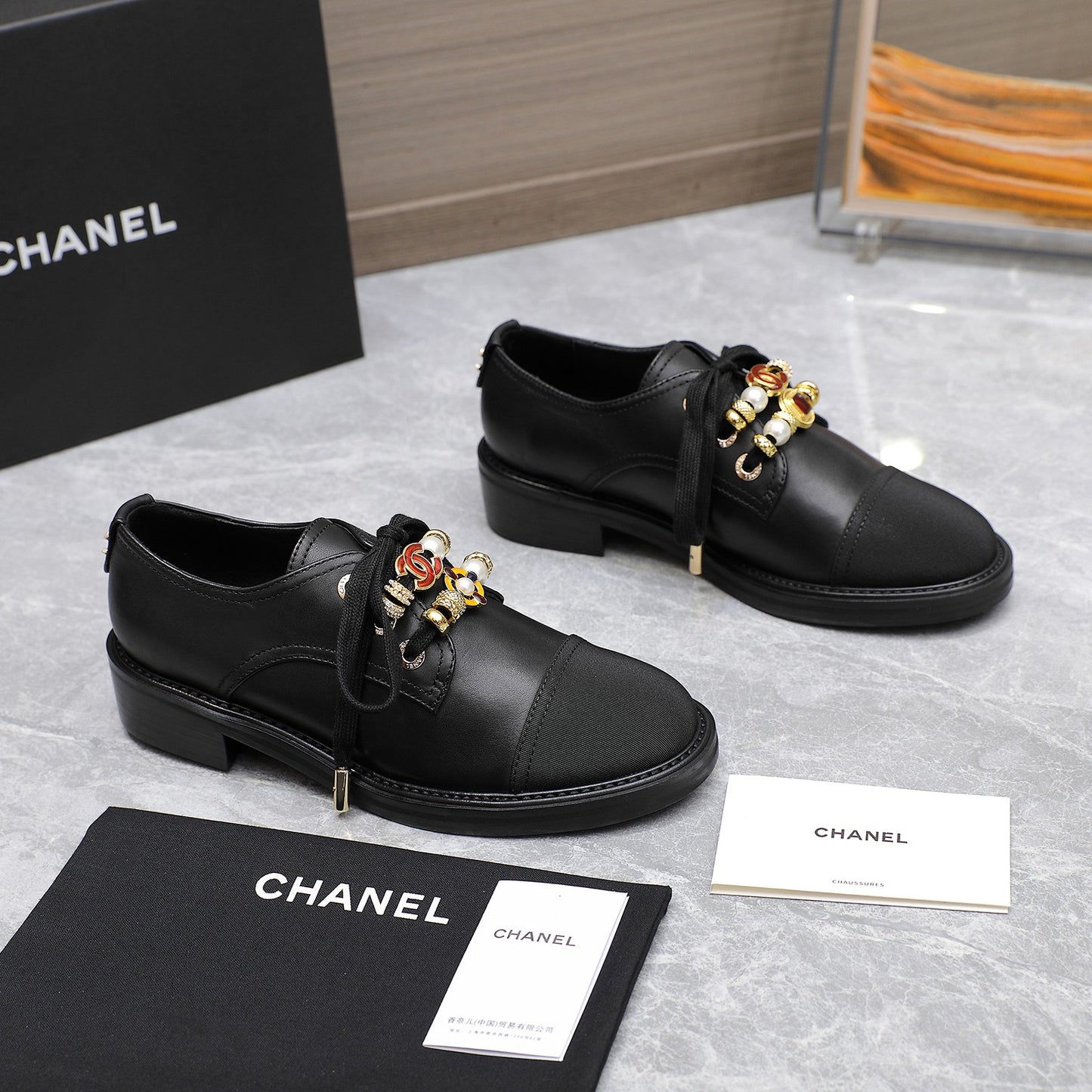 24P new double C pearl gemstone heavy metal buckle leather shoes 0724090504