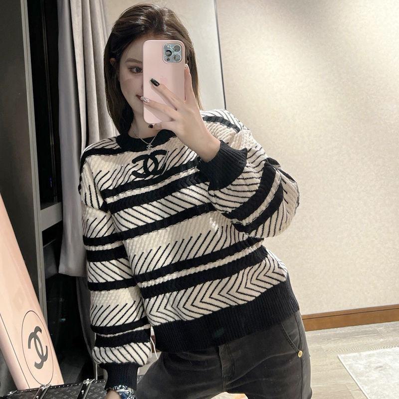 Black White Contrast Striped Knitted Sweater 0823112302