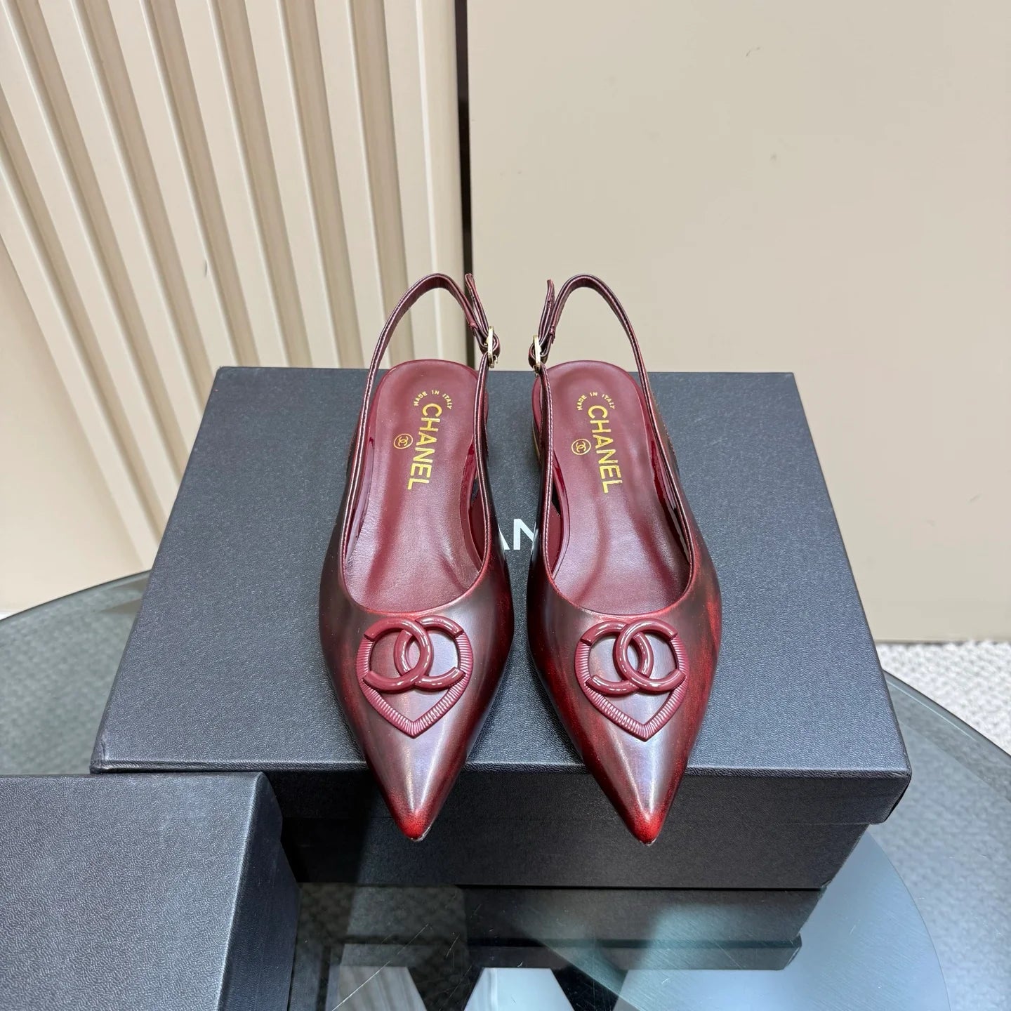 Top High-end Flat Sandals 1025030410