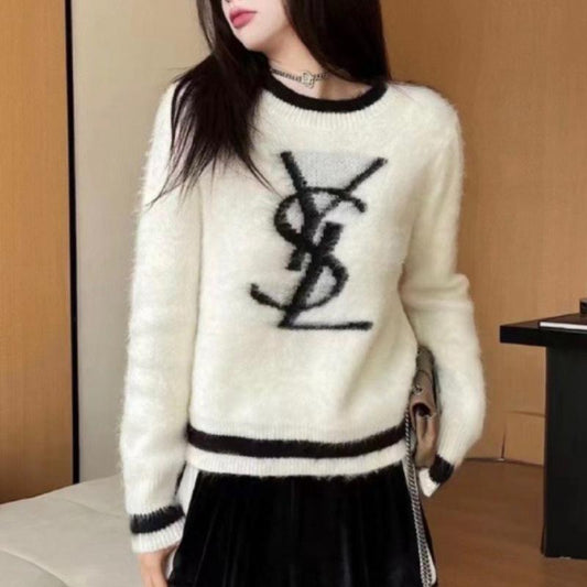 New Round Neck Long Sleeved Knitted Sweater 1023121401