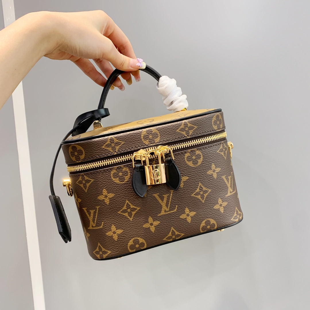 Luxury-VL VANITY Small Handbag Cosmetic Bag PD0423081608