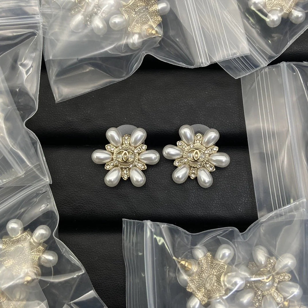 New Enamel Earrings With Heart-shaped Earrings 1024010312