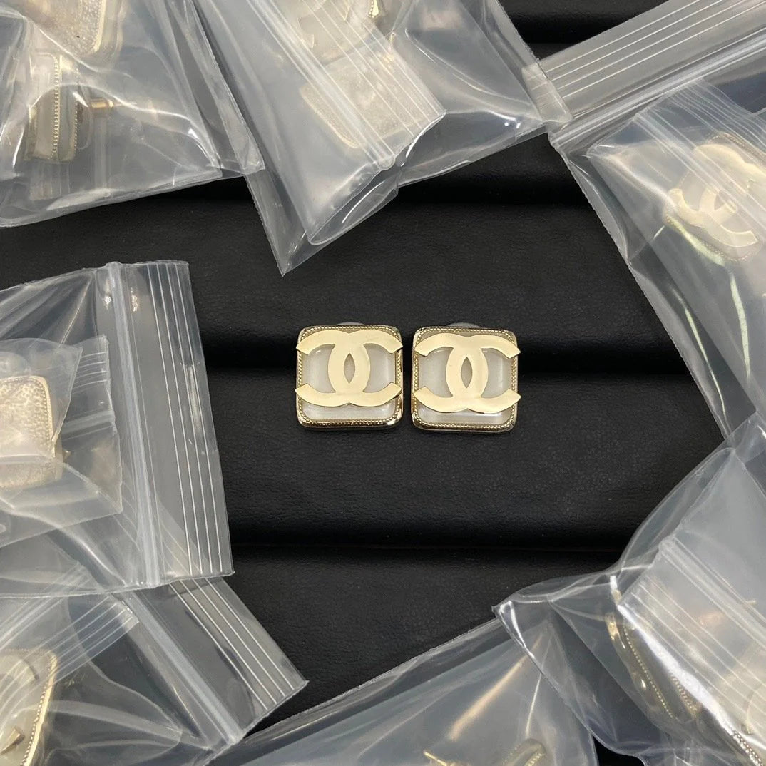 New Enamel Earrings With Heart-shaped Earrings 1024010312