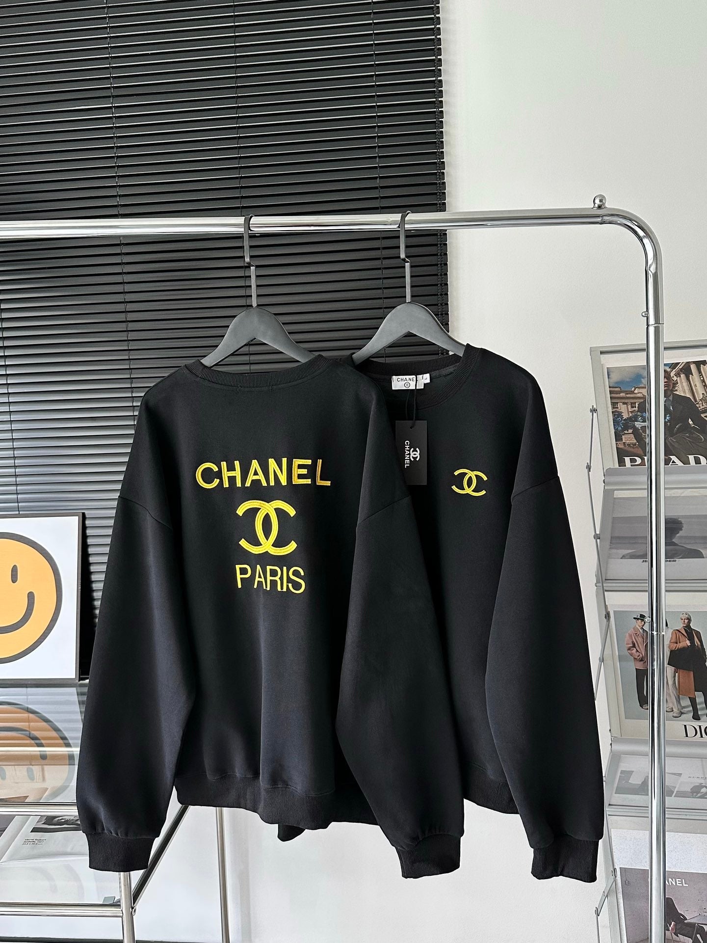 Limited edition black and gold embroidered logo crew neck sweatshirt XC0823100905