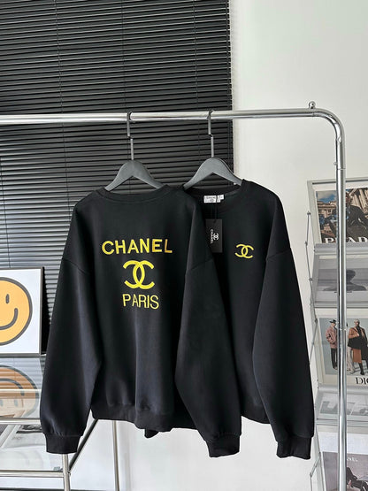 Limited edition black and gold embroidered logo crew neck sweatshirt XC0823100905