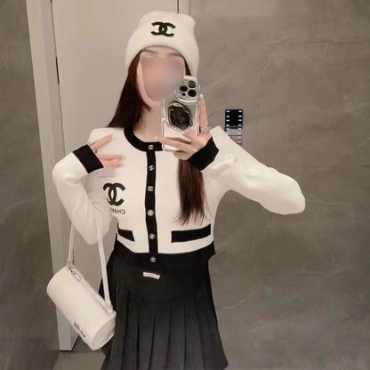 CNL Round neck slim fit knitted sweater 1824051001