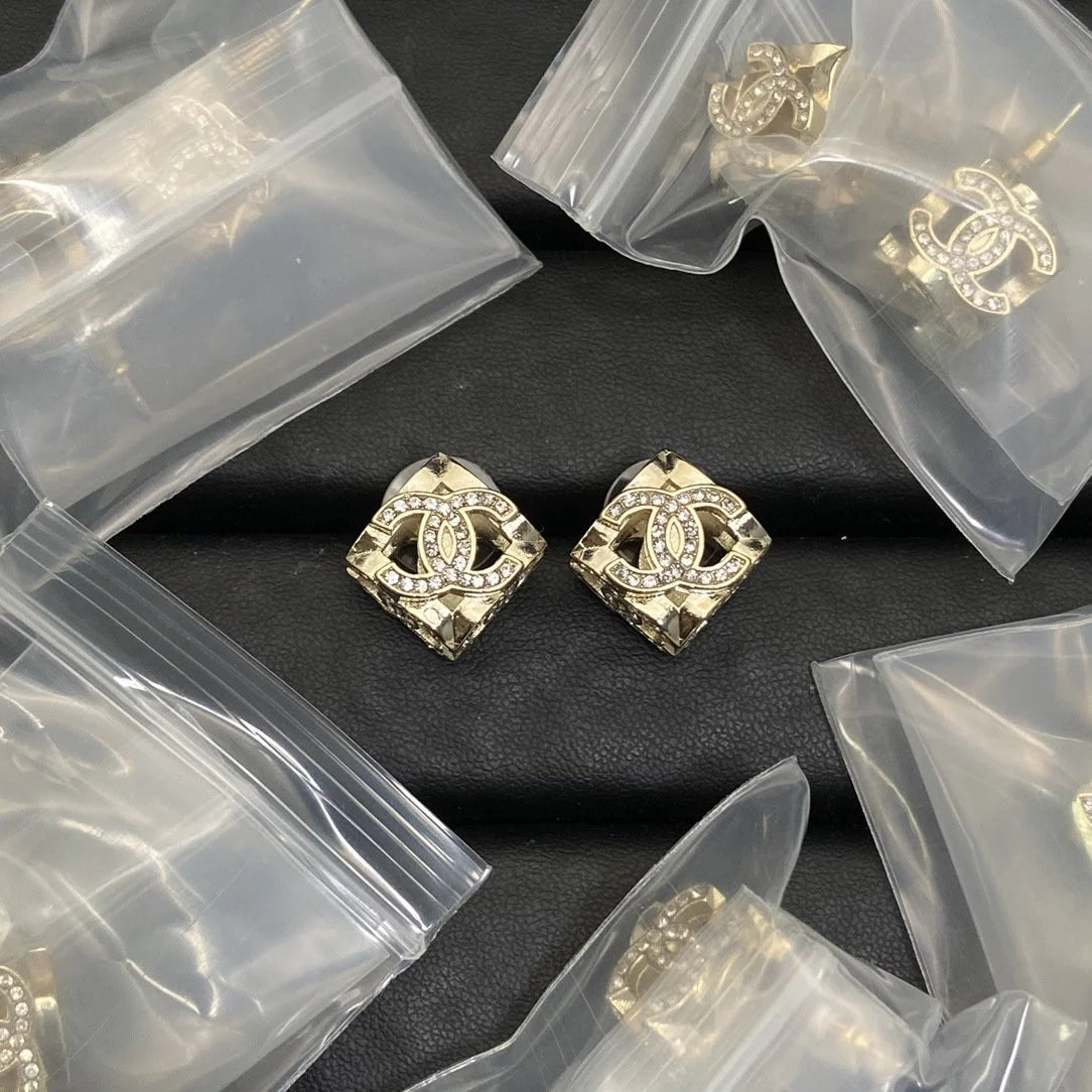 New Enamel Earrings With Heart-shaped Earrings 1024010312