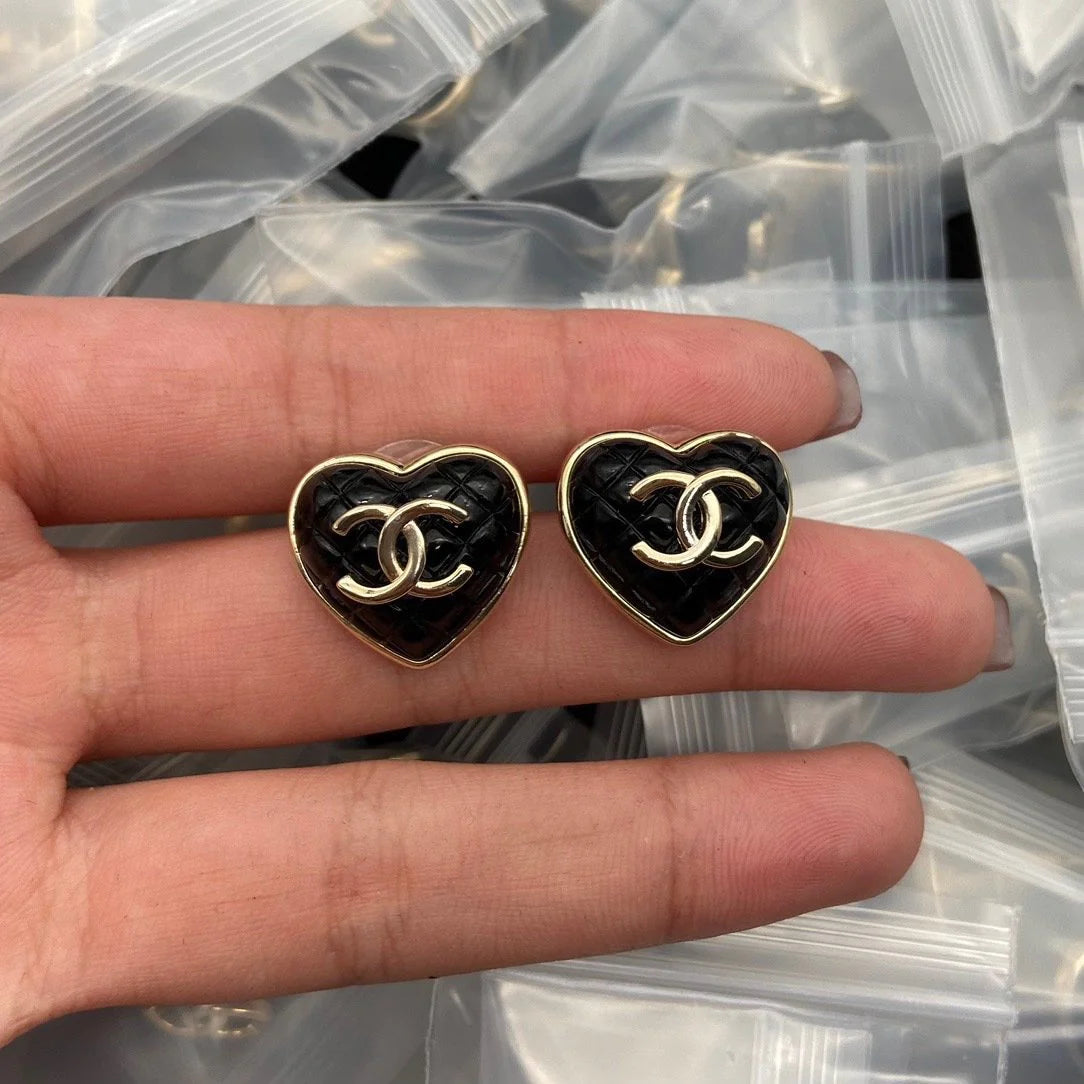 New Enamel Earrings With Heart-shaped Earrings 1024010312