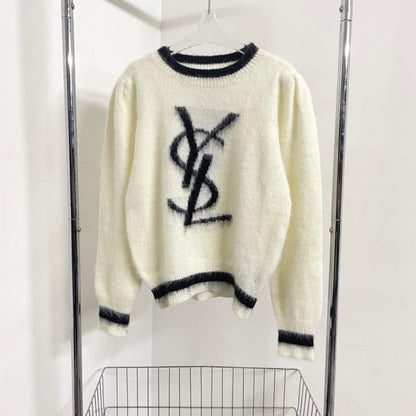 New Round Neck Long Sleeved Knitted Sweater 1023121401