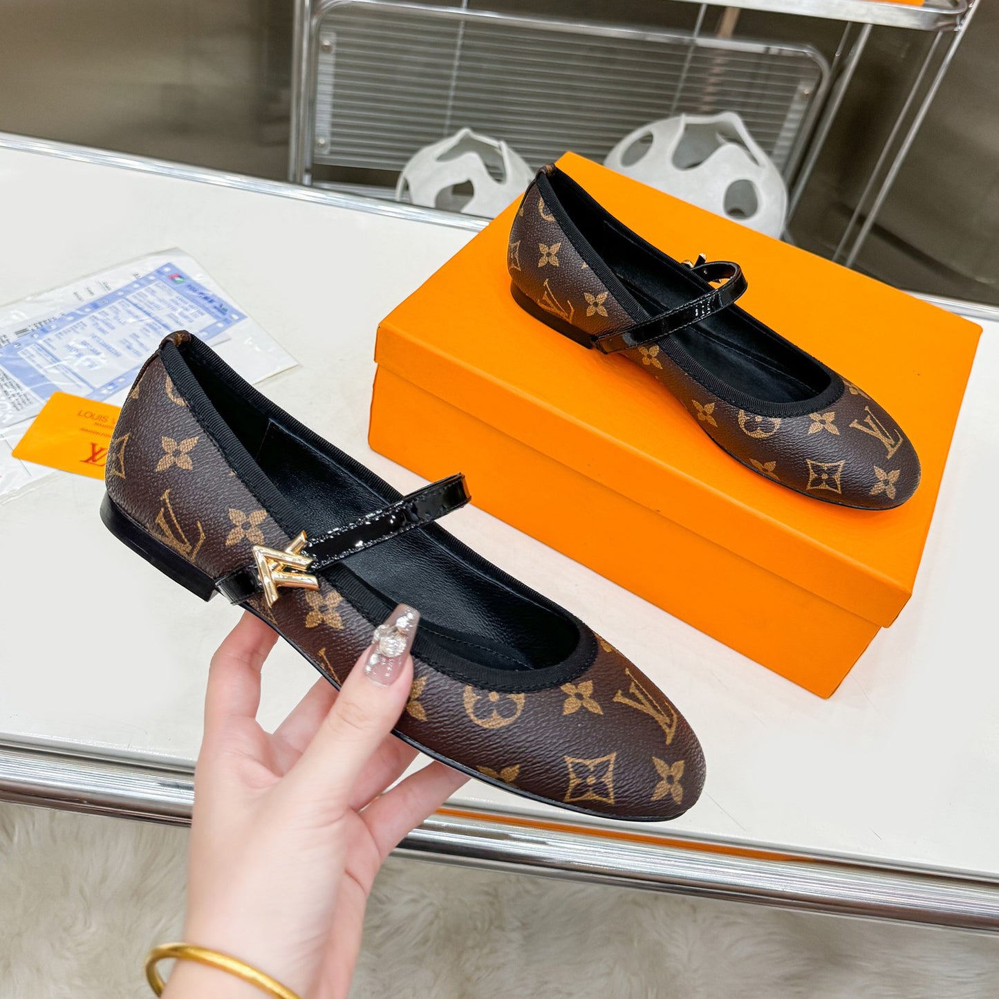 Round toe flat shoes 1824041115