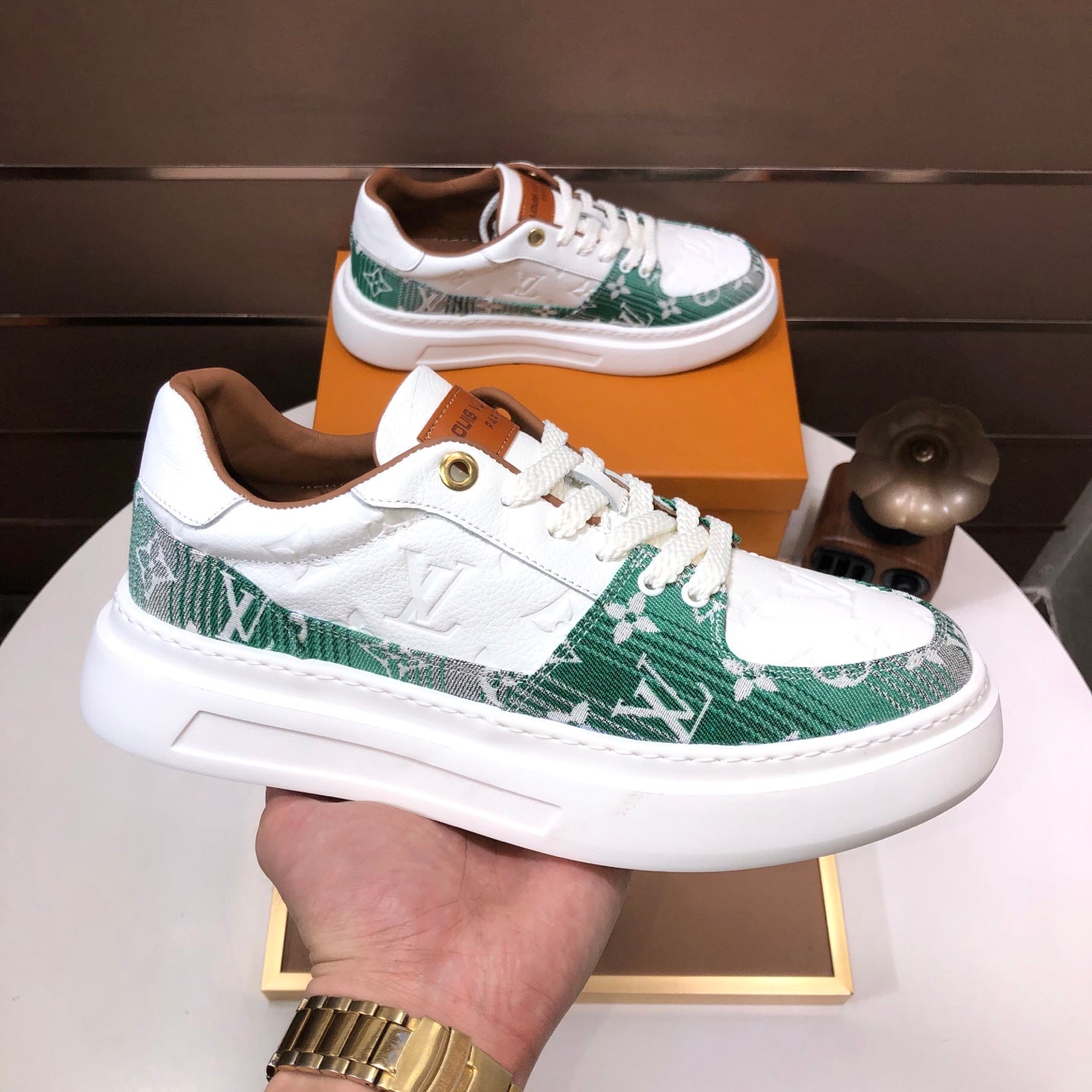 Lvv classic and fashionable sports shoes 0725090904