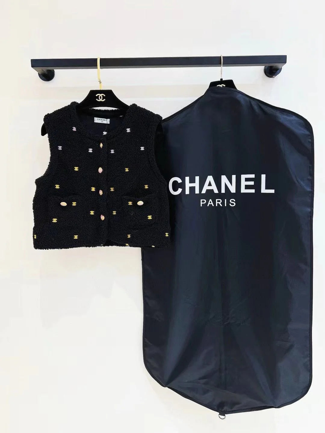 Early Spring New Embroidered Age-reducing Knitted Cardigan Vest Top 1024030710