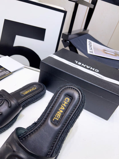 23 Ladies Fashion Luxury slipper and flip-flop S009