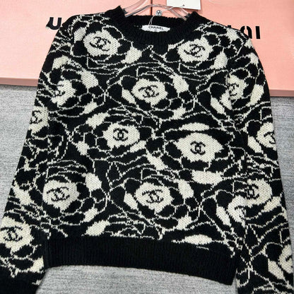 Black and white wool camellia knit XC1823091902