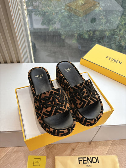 FD Fashion Thick-soled Slippers 0725030503