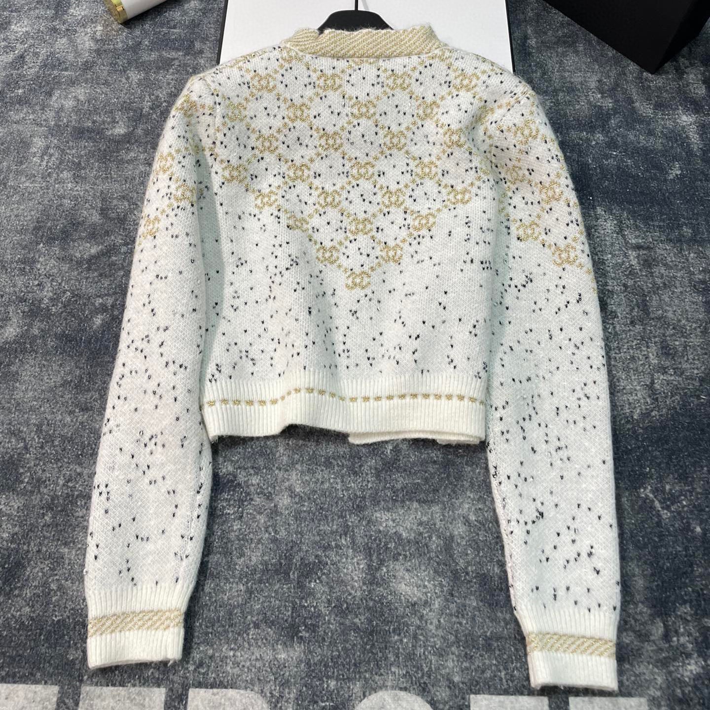CNL fashion gold thread jacquard custom gold buckle custom yarn gradient round neck long sleeve buttoned knitted sweater cardigan jacket XC0723112005
