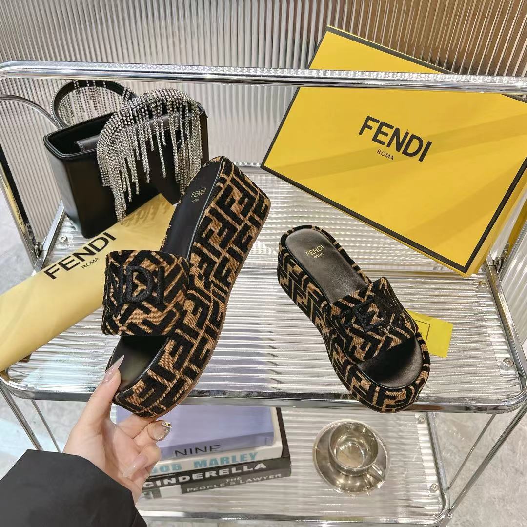 FD Fashion Thick-soled Slippers 0725030503