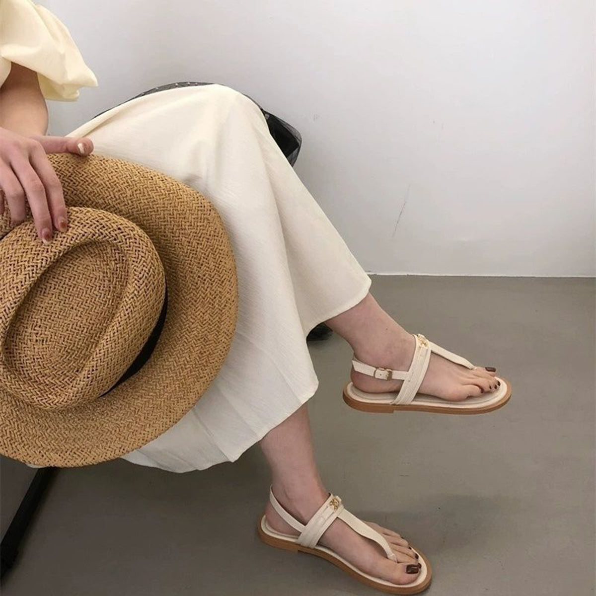 New stylish and minimalist sandals PD10041010