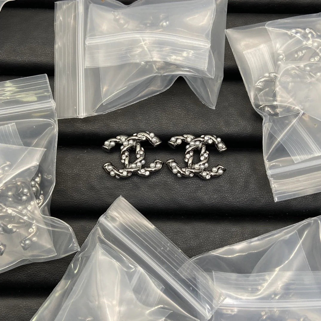 New Enamel Earrings With Heart-shaped Earrings 1024010312