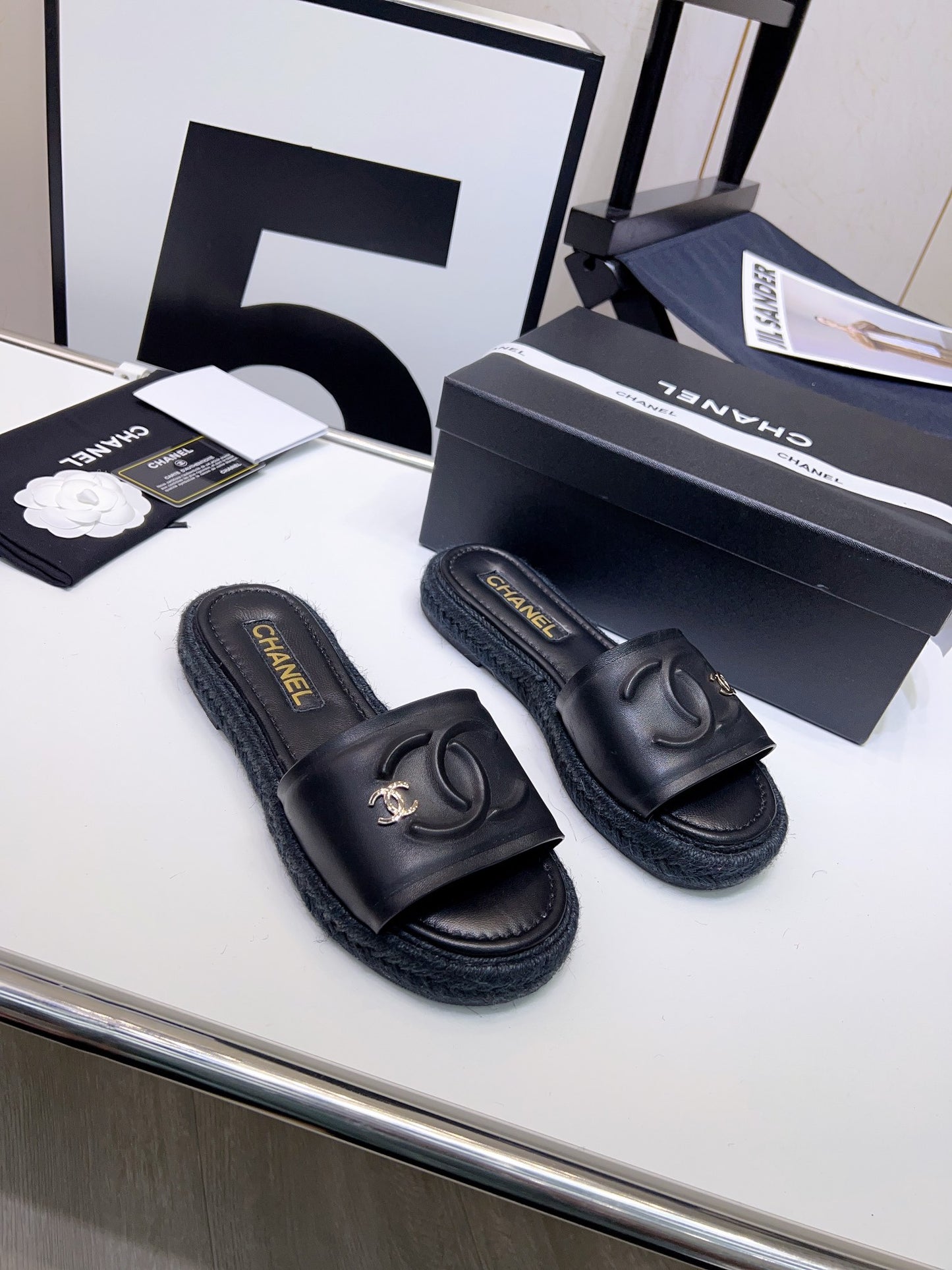 23 Ladies Fashion Luxury slipper and flip-flop S009