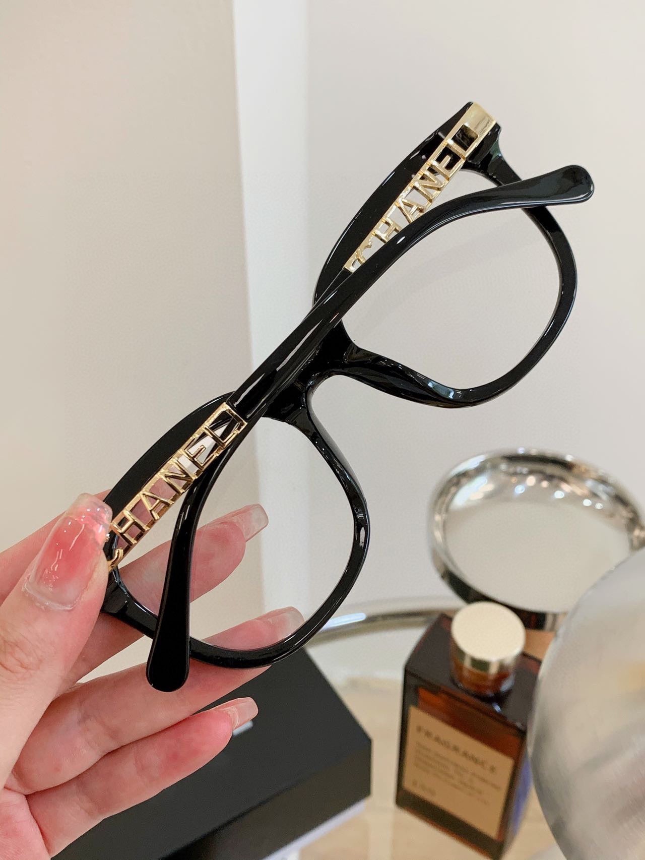 Transparent plain hollow gold label glasses XC0823101909